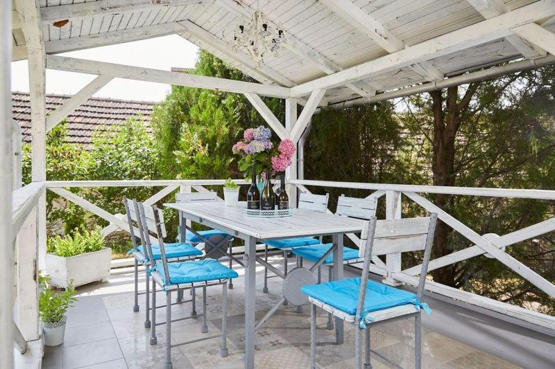 Szarka Vendeghaz Es Pince Apartment Mad Bagian luar foto